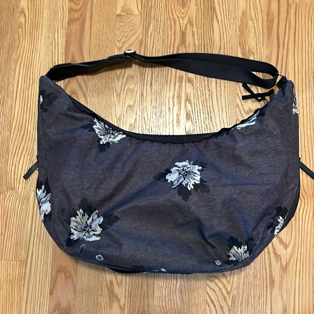 Lululemon crossbody tote